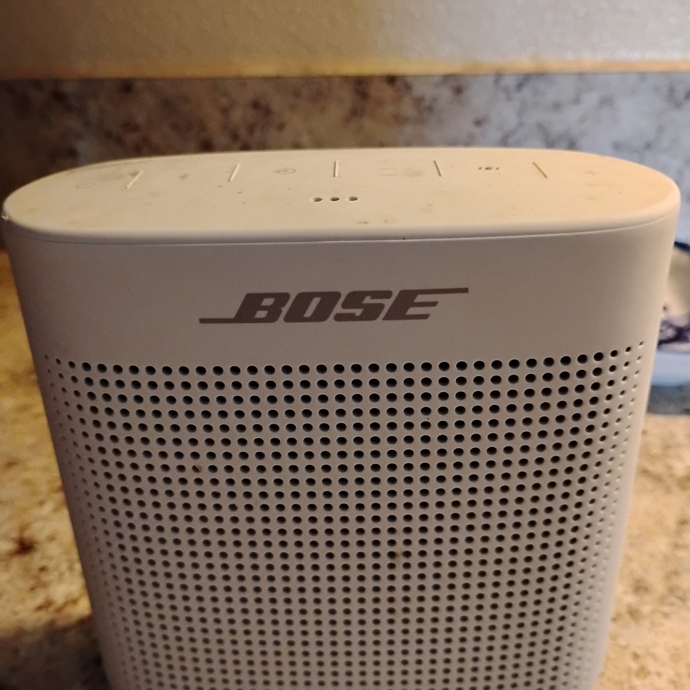 Bose Compact White Speaker